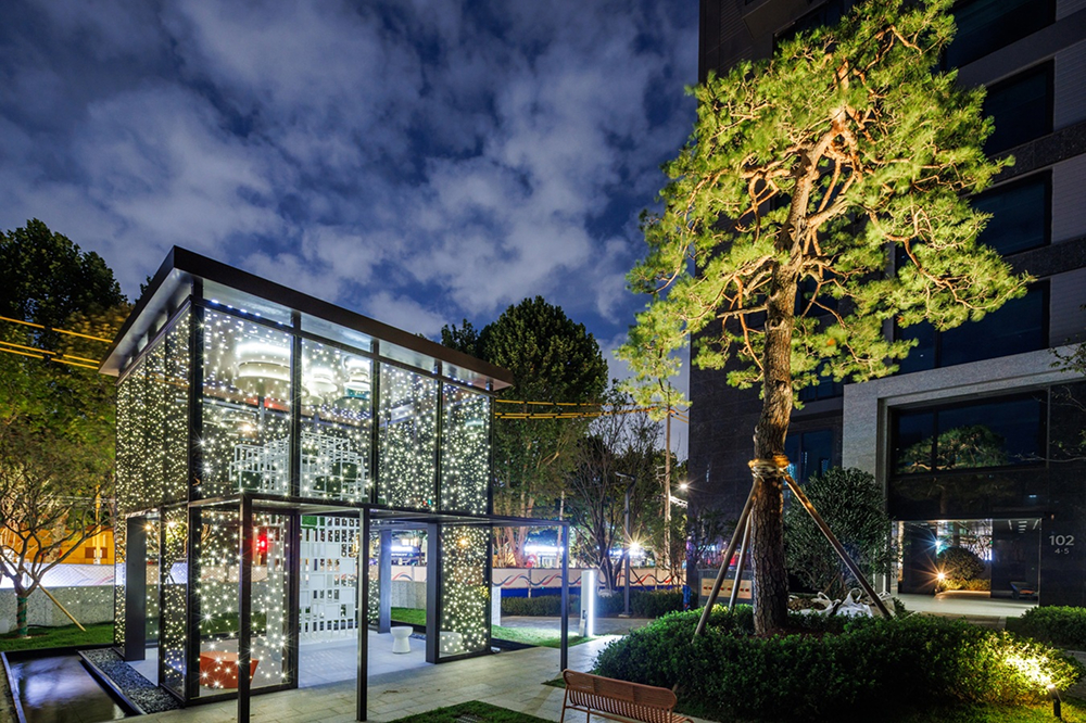 Green Art Gallery Garden at Raemian One Perla